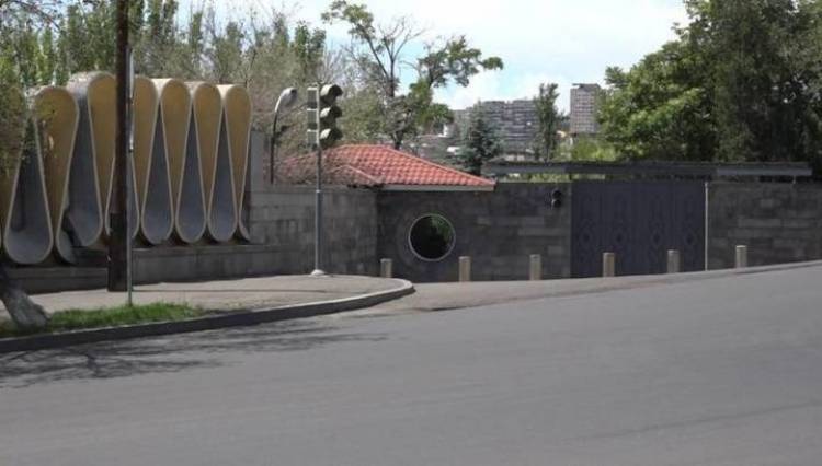 Փաշինյանը սեփական անձը պաշտպանելիս աննախադեպ ֆանտազիա եւ հնարամտություն է դրսեւորում․ «Հրապարակ»