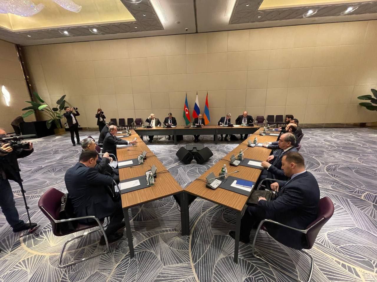 Встреча-хорошая возможность найти решения в вопросе урегулирования отношений между Арменией и Азербайджаном: Арарат Мирзоян