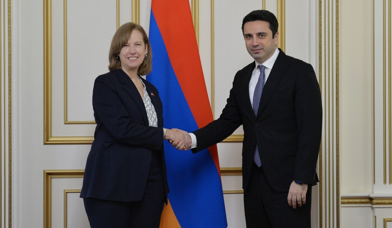 Председатель Национального собрания Армении принял посла США в Армении