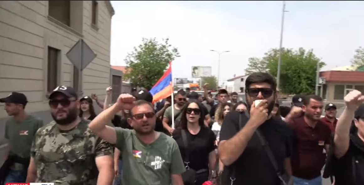 «Դիմադրության» շարժման անդամները 4 տարբեր մարզերից երթով հասնում են Երեւան. (ուղիղ)
