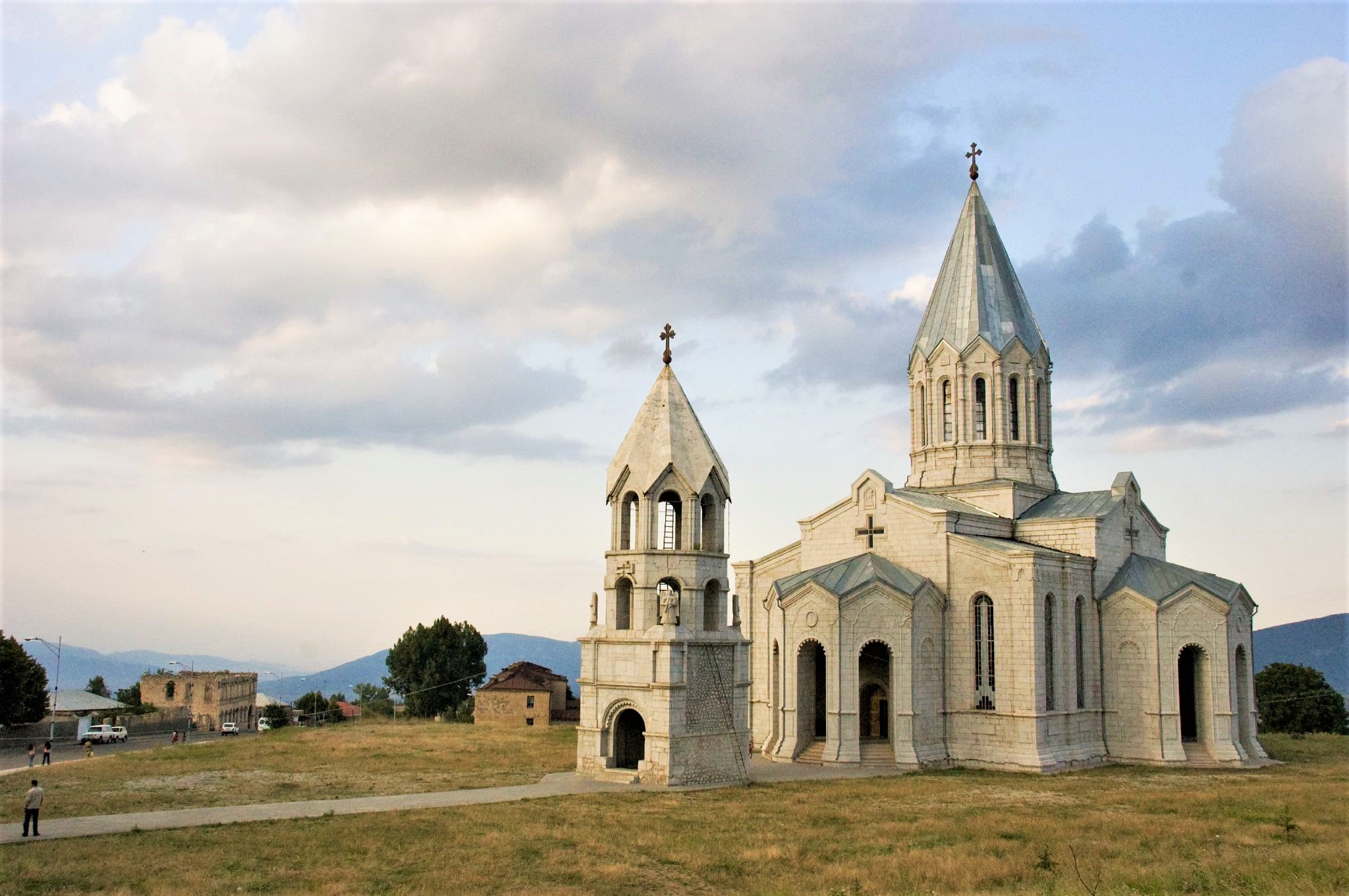 Ադրբեջանը նախատեսում է եկեղեցիների վրայից ջնջել հայերեն գրությունները 