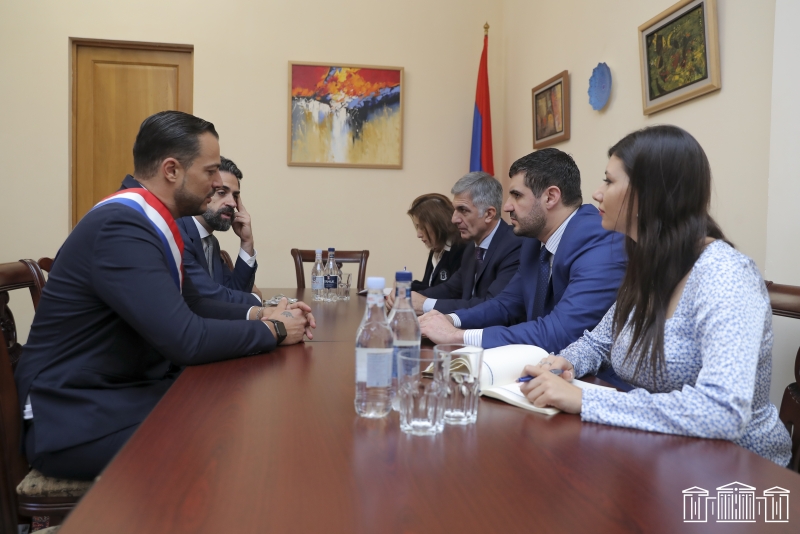 Ֆրանսիան Հայաստանի համար ունի անկյունաքարային դերակատարում. Արման Եղոյանը հանդիպել է ֆրանսիացի պատգամավոր Սեբաստիեն Դըլոգյուին