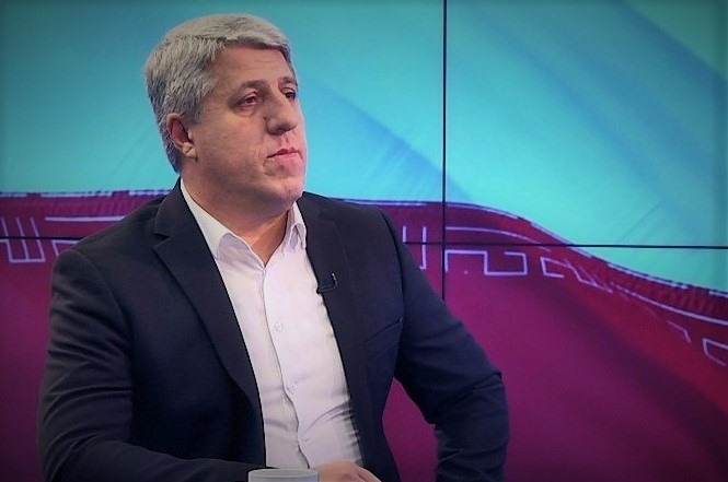 Դիցուք՝ ԱՄՆ-ը հզորագույնն ա, Ռուսաստանը բանի պետք չի ու սենց լիքը «թույն» բաներ. բա մենք ո՞վ ենք