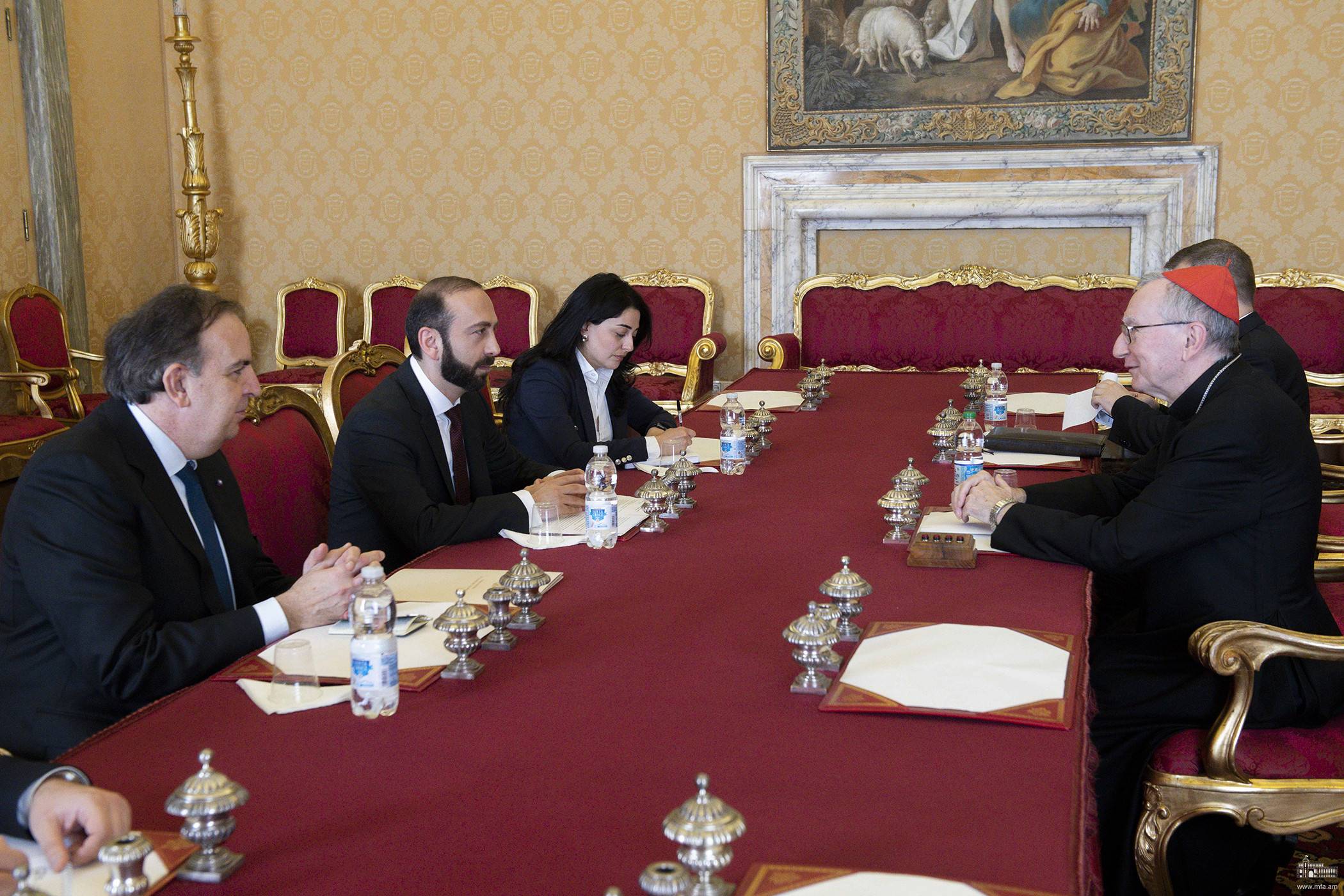 Министр иностранных дел РА Арарат Мирзоян встретился с государственным секретарем Святого Престола Пьетро Паролином