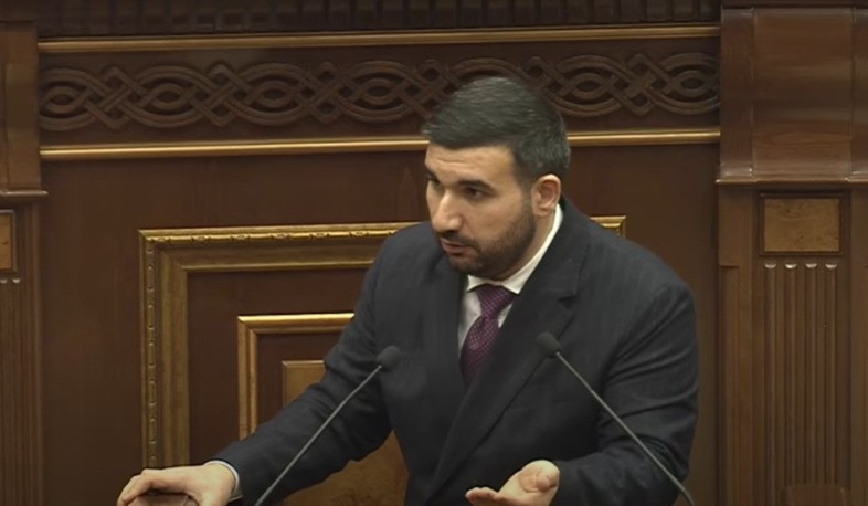 Քանի դեռ ձեր խմբակցությունում աշխատում է մարդ, որը լրագրող է ծեծել, դուք չեք կարող լրագրողների հետ վարվելակերպ ուսուցանել մեզ. Ալեքսանյանը՝ ընդդիմադիրներին