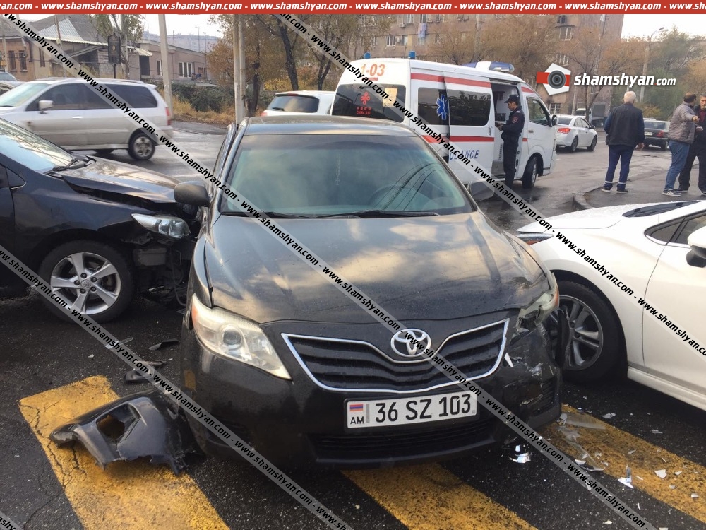 Ավտովթար՝ Երևանում. Էրեբունի վարչական շրջանում բախվել են Toyota Camry-ն, Toyota Corolla-ն ու Chevrolet-ը. կա վիրավոր
