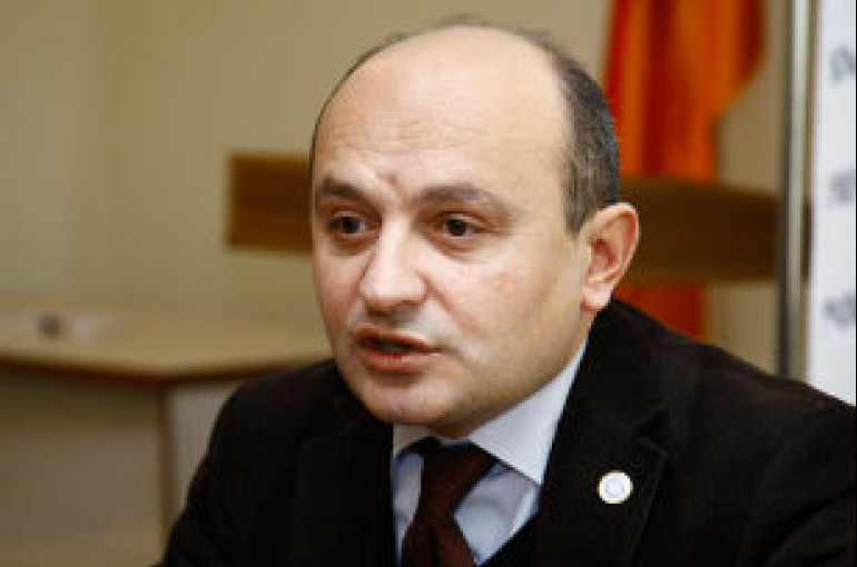 Հանձնաժողովը կոչ է անում Ստյոպա Սաֆարյանին՝ զերծ մնալ սեքսիստական բնույթի արտահայտություններից