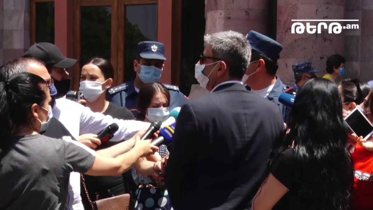 Շոու բիզնեսի ներկայացուցիչների բողոքի ակցիան՝ Կառավարության շենքի դիմաց․ պահանջում են աշխատելու թույլտվություն (ուղիղ)