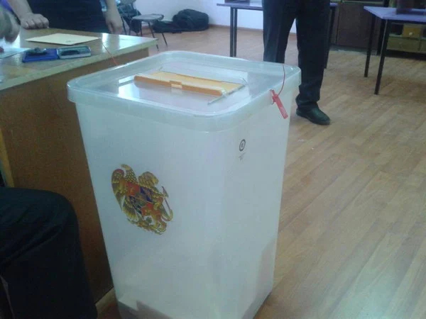 Ալավերդիում քվեատուփի հետ տեղի ունեցած միջադեպի պատճառով քվեարկությունն անվավեր համարվեց․ ավագանին նորից է քվեարկում