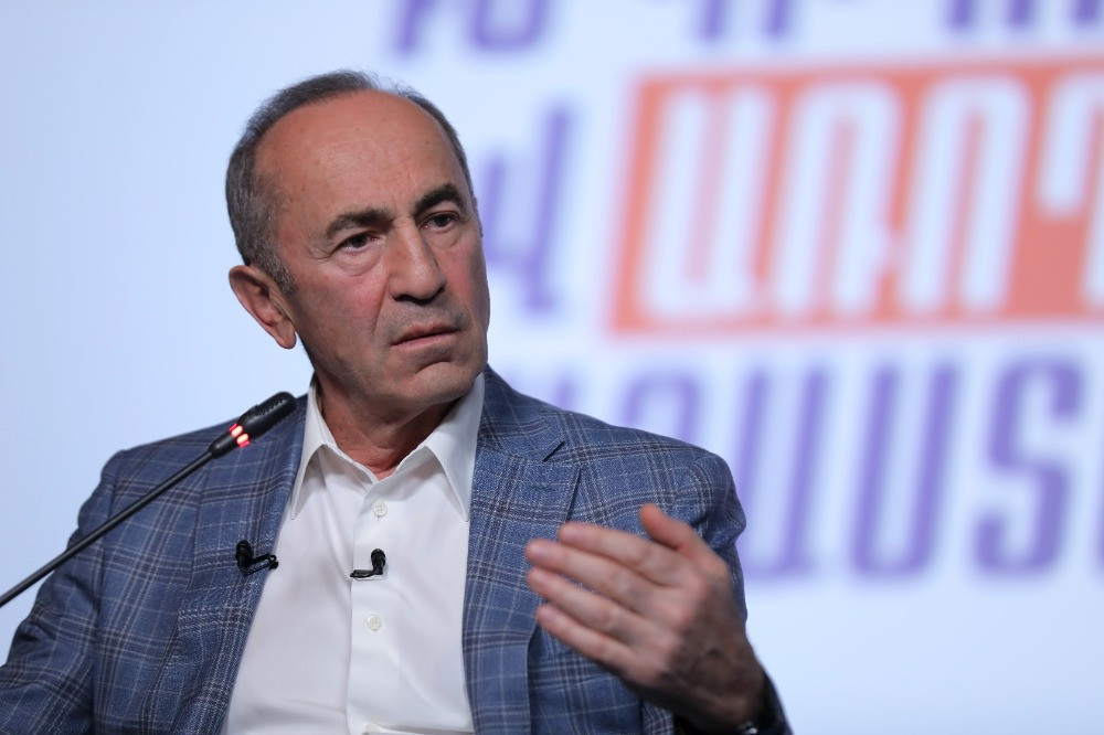 Ռոբերտ Քոչարյանը հրաժարվեց մանդատից, սակայն պայքարից դուրս չի գալիս