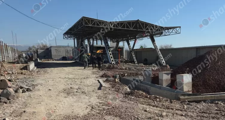 Լարված իրավիճակ Նոր Հաճնում․ մեծ թվով բնակիչներ ասում են․ «Կառուցվող գազաբենզալցակայանը չի պահպանում անվտանգության ոչ մի նորմ»