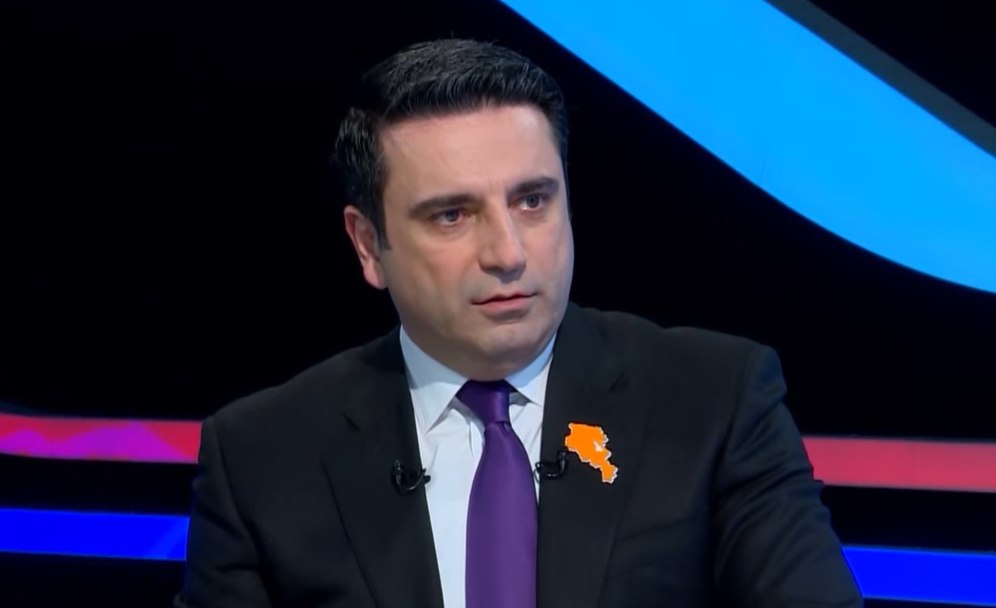 Ես հաշվել եմ` Արարատի մոտավորապես 70-ից ավելի նկար կա նոր անձնագրի մեջ. Ալեն Սիմոնյան