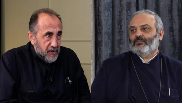 Սրբազաններին ազատ արձակելու պահանջով ակցիա ԱԺ-ի, այնուհետեւ ԱԱԾ-ի մոտ՝ ուղիղ