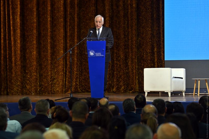 Նախագահ Վահագն Խաչատուրյանը Երևանի պետական համալսարանում մասնակցել է ԵՊՀ շրջանավարտների առաջին ֆորումին
