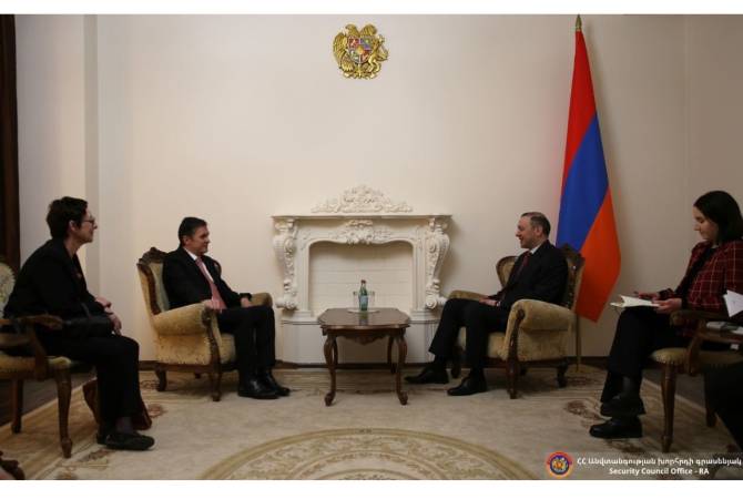 Ֆրանսիացի համանախագահի հետ հանդիպմանն ԱԽ քարտուղարն ընդգծել է ԵԱՀԿ ՄԽ հովանու ներքո ԼՂ հիմնախնդրի տևական կարգավորման անհրաժեշտությունը