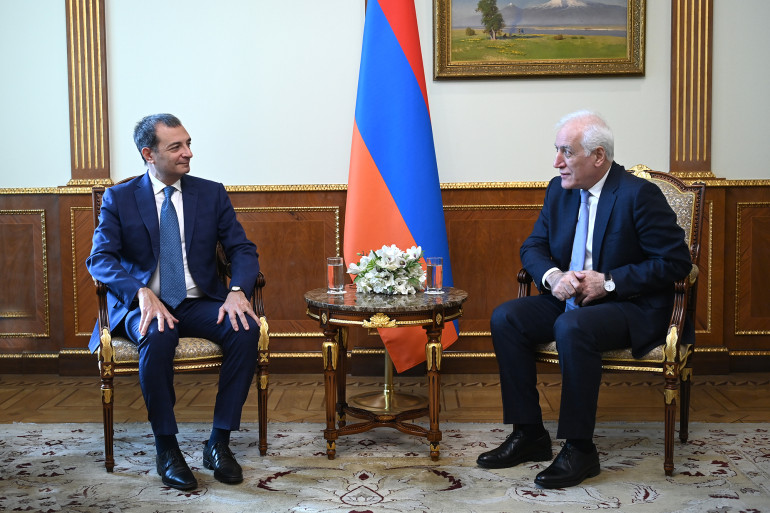 Հայաստանն անշեղորեն ընթանում է հարևանների հետ բարիդրացիական հարաբերություններ հաստատելու ուղղությամբ. Վահագն Խաչատուրյանը` ՀՀ-ում Իտալիայի դեսպանին