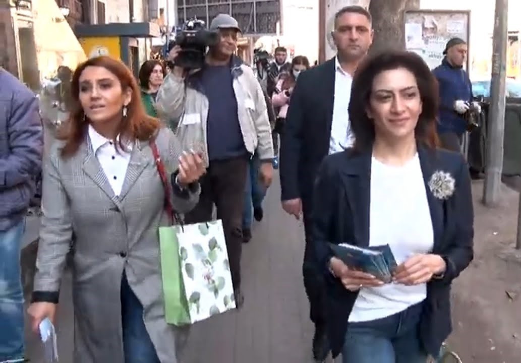 Անցորդներից որևէ մեկին չեմ դիպչել, գրկել․ Աննա Հակոբյանի պարզաբանումը՝ համացանցում առկա մտահոգությունների առթիվ