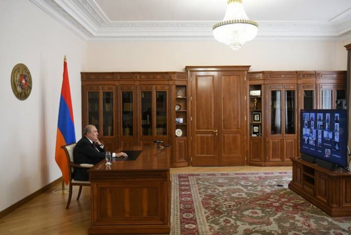 Նախագահը հեռավար զրուցել է Պլեխանովի անվ. տնտեսագիտական համալսարանի մասնաճյուղի ուսանողների հետ