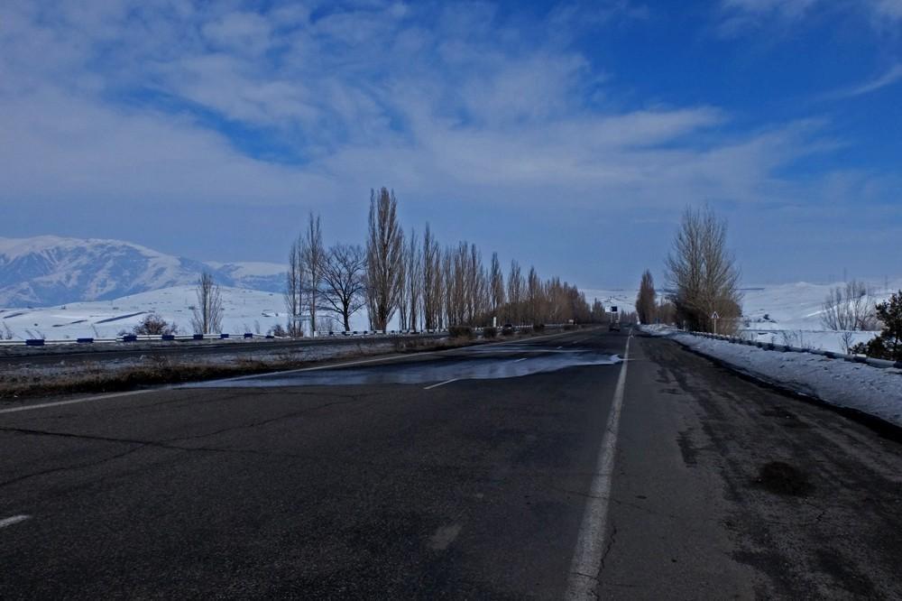 Հայաստանում ճանապարհներն հիմնականում անցանելի են․ Լարսը բաց է միայն բեռնատարների համար