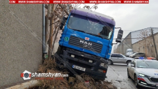Երևանում վրացական համարանիշով բեռնատարը բախվել է գազատար խողովակի երկաթե հենասյանը