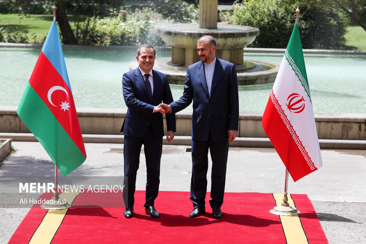 Главы МИД Ирана и Азербайджана провели переговоры