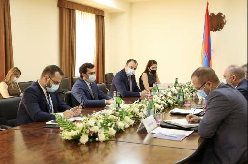 Հակոբ Արշակյանն ու Արցախի էկոնոմիկայի նախարարը քննարկել են բջջային կապի սակագների իջեցումը