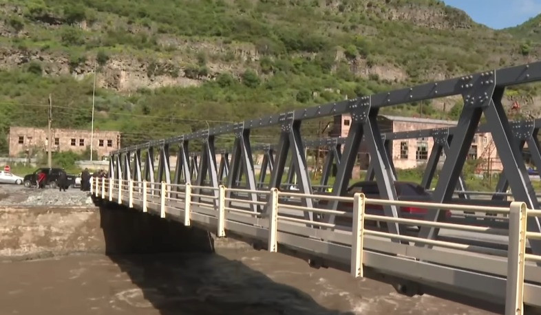 Կառուցվել է Մ-6-ն Ախթալայի հետ կապող՝ պողպատե կառուցվածքով ժամանակավոր 2-րդ կամուրջը. վարչապետը տեսանյութ է հրապարակել