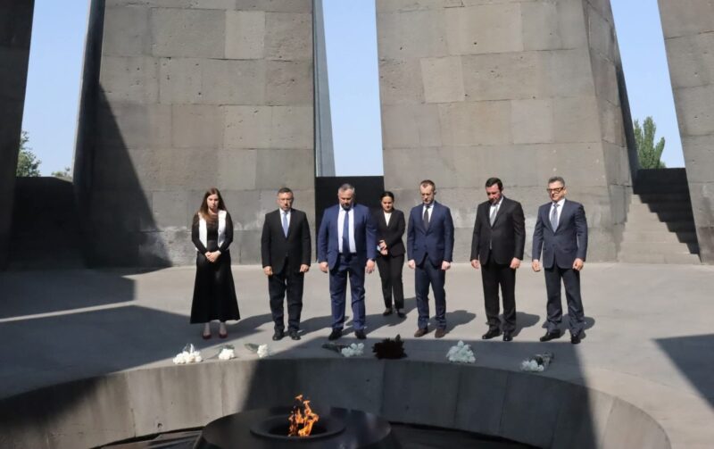 Սանկտ Պետերբուրգի փոխնահանգապետ Բորիս Պիոտրովսկին այցելեց Հայոց ցեղասպանության հուշահամալիր