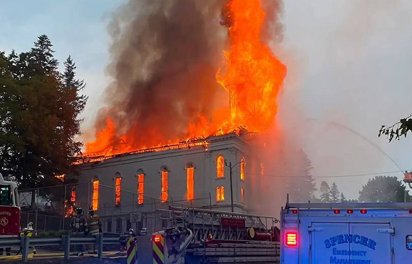 ԱՄՆ-ում կայծակի հարվածից 160-ամյա եկեղեցին հրդեհվել է