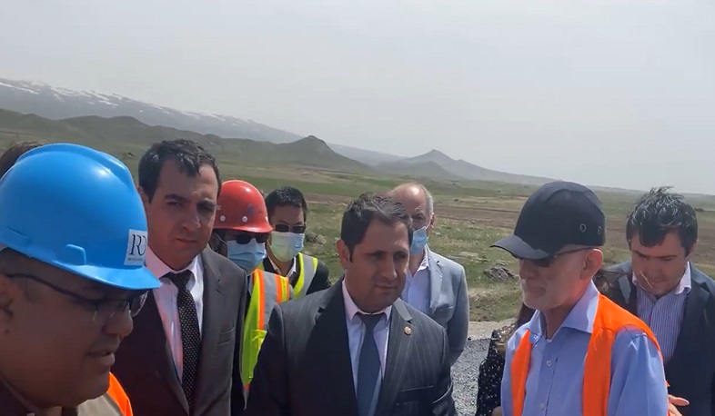 Թալին-Լանջիկ և Լանջիկ-Գյումրի հատվածներն ասֆալտապատվում են. Սուրեն Պապիկյանը հետևում է աշխատանքների ընթացքին
