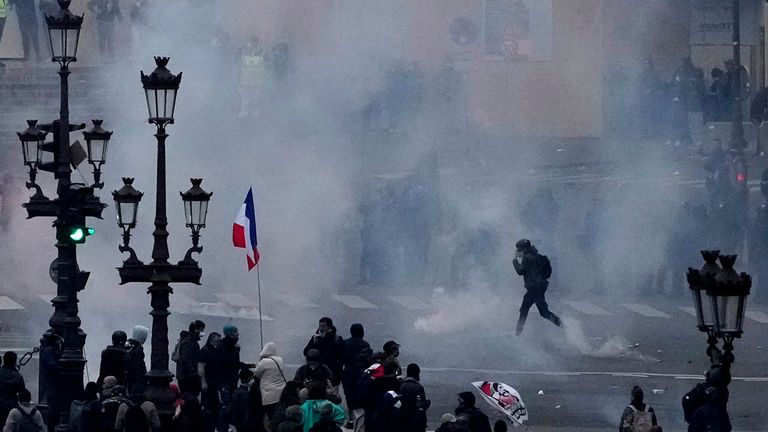 Ֆրանսիայում բողոքի ցույցերի ժամանակ ձերբակալվածների թիվը գերազանցել է 450-ը