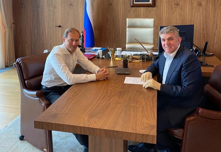 Ара Абрамян встретился с министром промышленности и торговли РФ