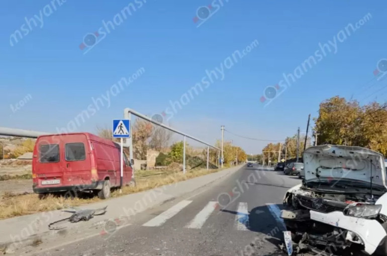 Շղթայական ավտովթար՝ Կոտայքի մարզում․ բախվել են 2 Ford Tranist, 2 «Opel» և Renault