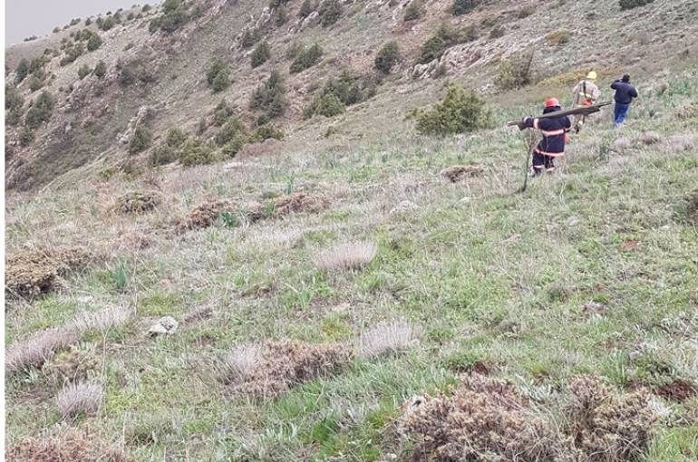Սյունիքի մարզի Շամբ գյուղի ջրամբարին հարակից տարածքում փրկարարները քաղաքացու դին դուրս են բերել ձորից