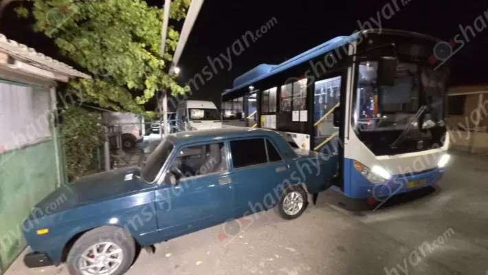 Երևանում թիվ 56 երթուղու ավտոբուսը հետընթաց բախվել է «Chevrolet»-ին, «ՎԱԶ 2107»-ին և «Mercedes Sprinter»-ին