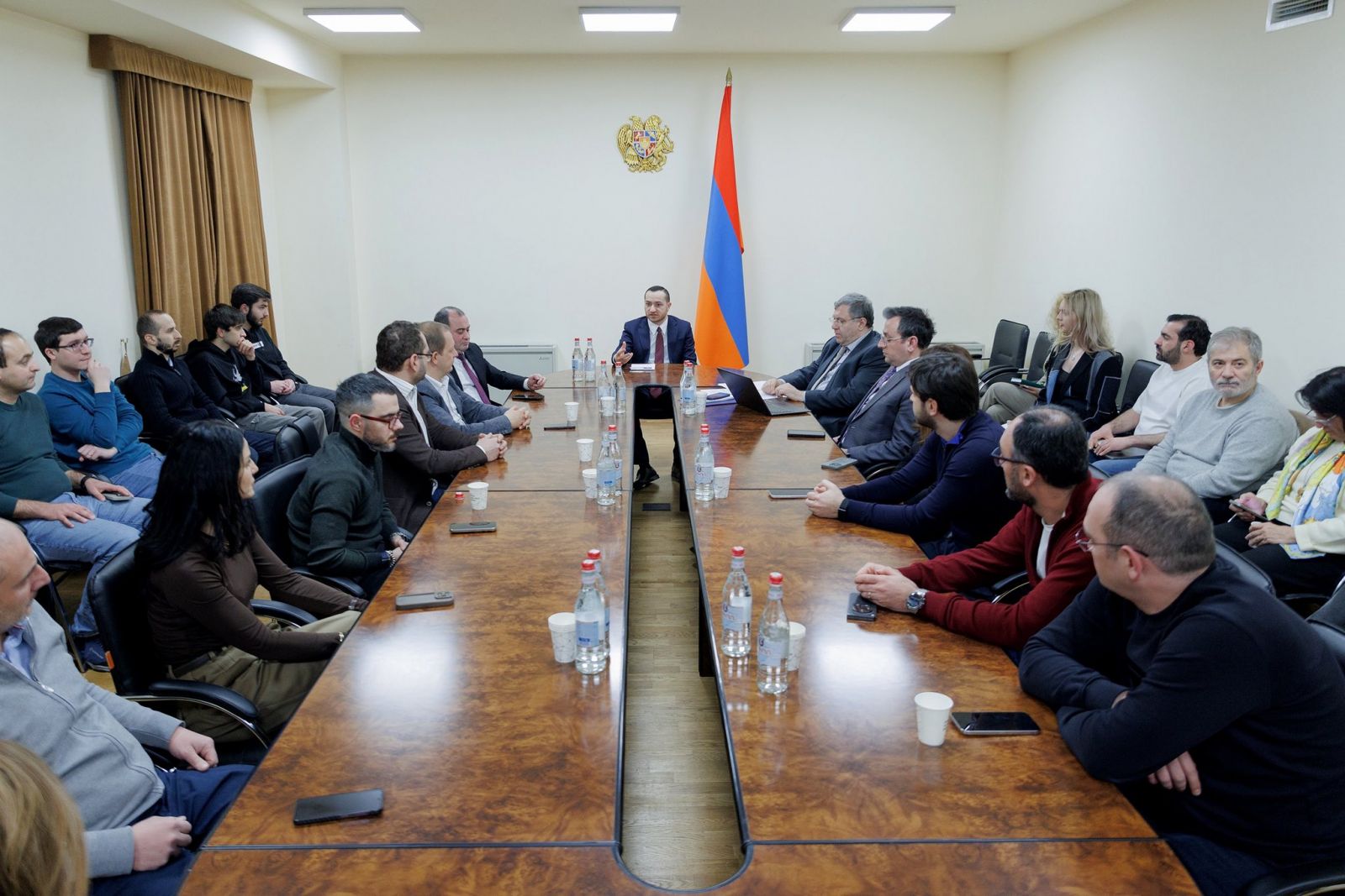 ԲՏԱ նախարարը հանդիպել է AI call centre համայնքի ներկայացուցիչների հետ