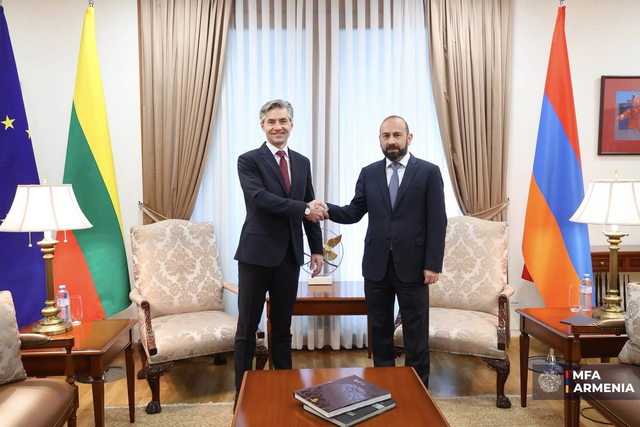 Մեկնարկել է ՀՀ և Լիտվայի ԱԳ նախարարների առանձնազրույցը