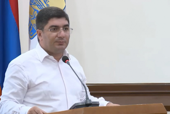 Մի օր լավ տղա են խաղում, հաջորդ օրը գնում են, սկսում են գրել իմ վրա, Վիլյամ Սարոյանը գլուխը քարն է տվել. Մանուկյան