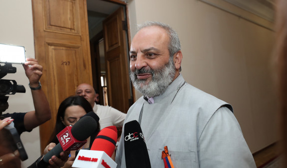 Բագրատ Սրբազանը կգնա ԱԺ. ինչ է սպասվում