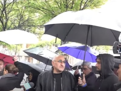 Ֆիրդուսի թաղամասի բնակիչները վարչապետի հետ հանդիպում են պահանջում 