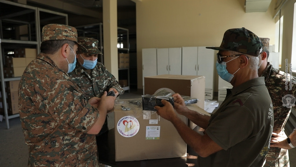 ՀՀ զինված ուժերին նվիրաբերվել են պաշտպանիչ դիմակներ