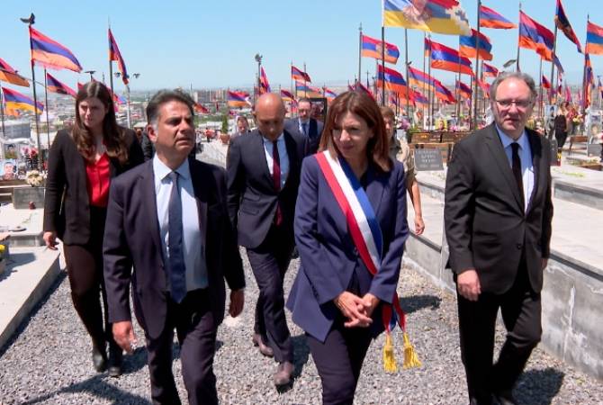 Փարիզի քաղաքապետն այցելել է Ծիծեռնակաբերդի հուշահամալիր և «Եռաբլուր» զինվորական պանթեոն