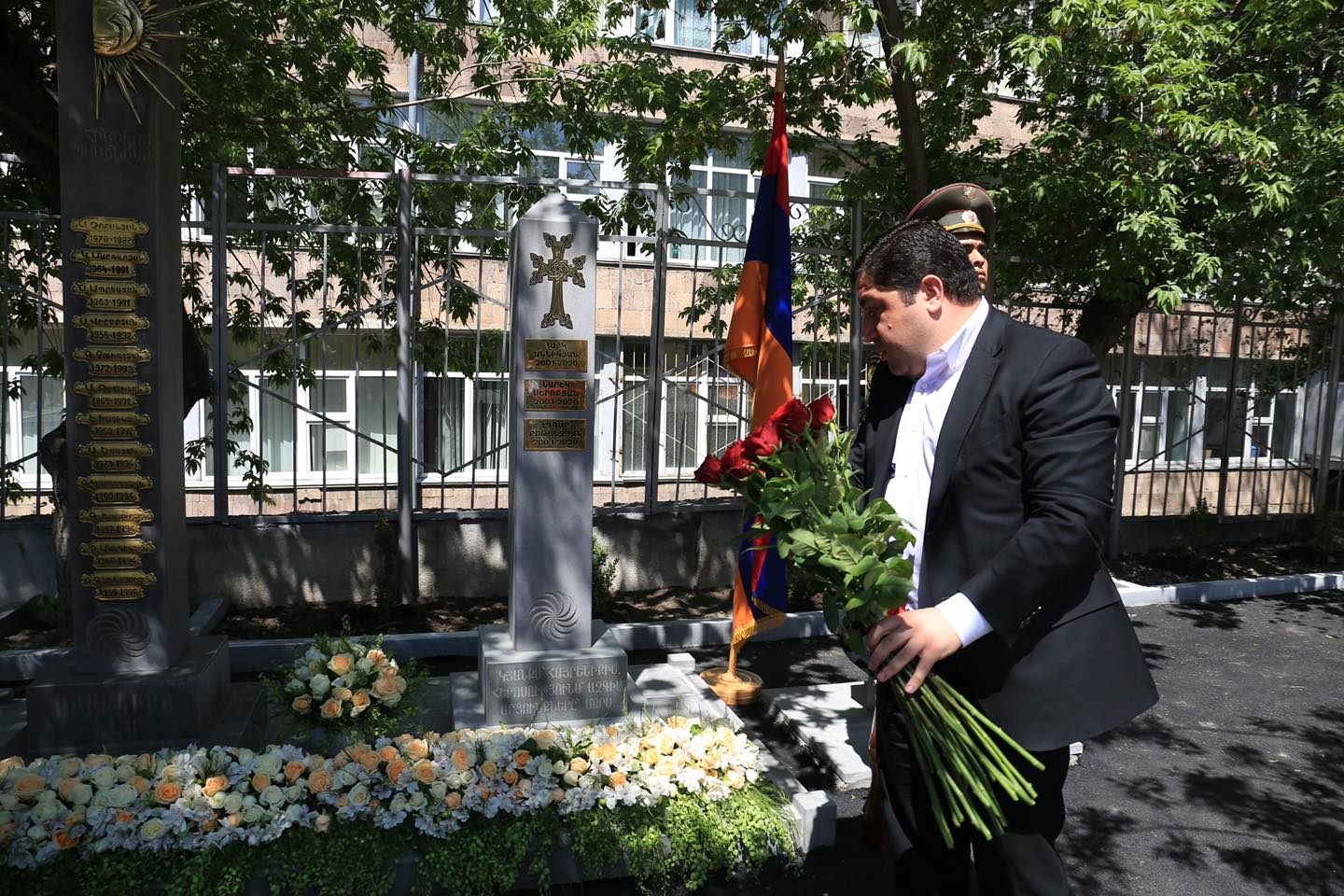 Արաբկիրի Րաֆֆու անվան հ․36 դպրոցում հայրենիքի պաշտպանության համար անմահացած հերոսներին նվիրված հուշաքար է բացվել