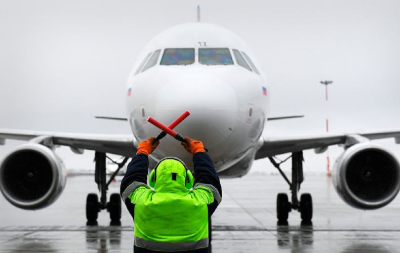 В московских аэропортах задержаны или отменены больше ста рейсов