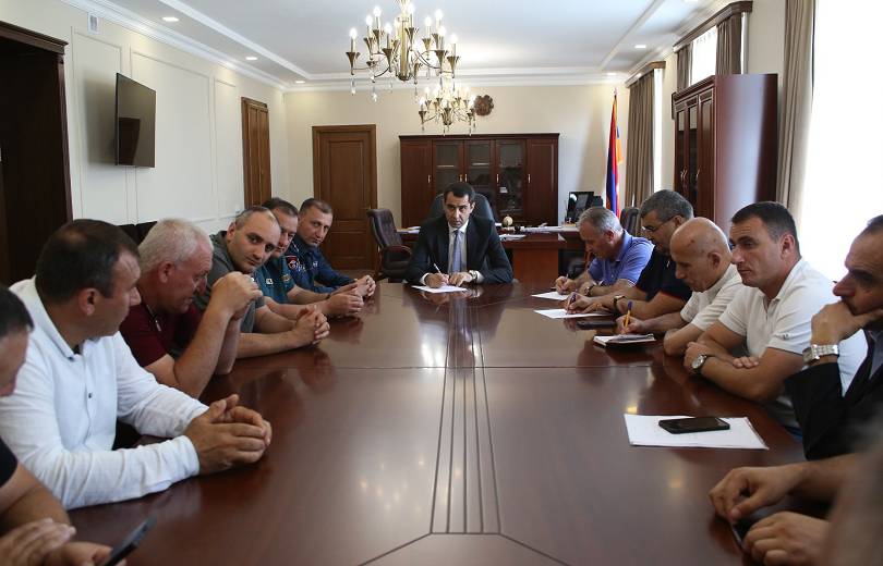 Գեղարքունիքի մարզպետն այցելել է Երանոս գյուղ՝ ծանոթանալու երկրաշարժի հետևանքով պատճառված վնասներին