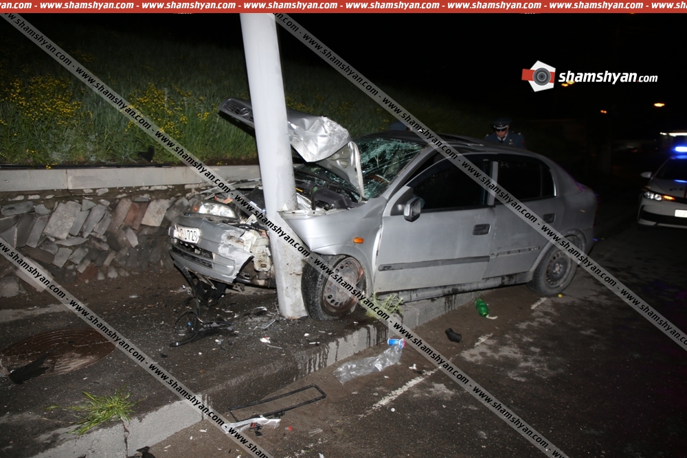 Խոշոր ավտովթար Երևանում. 26-ամյա վարորդը Opel-ով բախվել է էլեկտրասյանը, 3 վիրավորներից 2-ը ծայրահեղ ծանր են