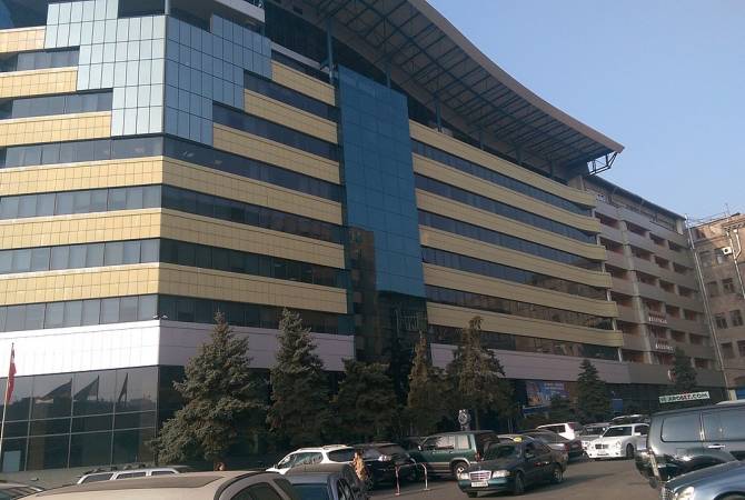 Զինված տղամարդն այս պահին ներսում է. նոր մանրամասներ «Էրեբունի պլազայում» հնչած կրակոցներից (տեսանյութ)