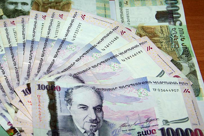 Դոլարն ու եվրոն շարունակում են էժանանալ․ ԿԲ