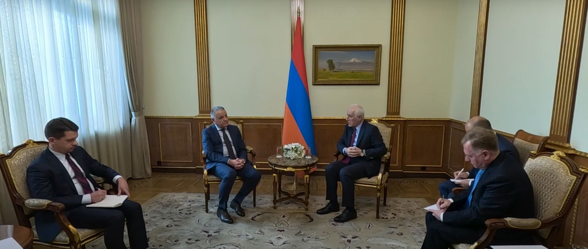 Հանձնառու ենք ավելի ամրապնդել ԵՄ-Հայաստան հարաբերությունները. ԵՄ դեսպանը՝ ՀՀ նախագահին