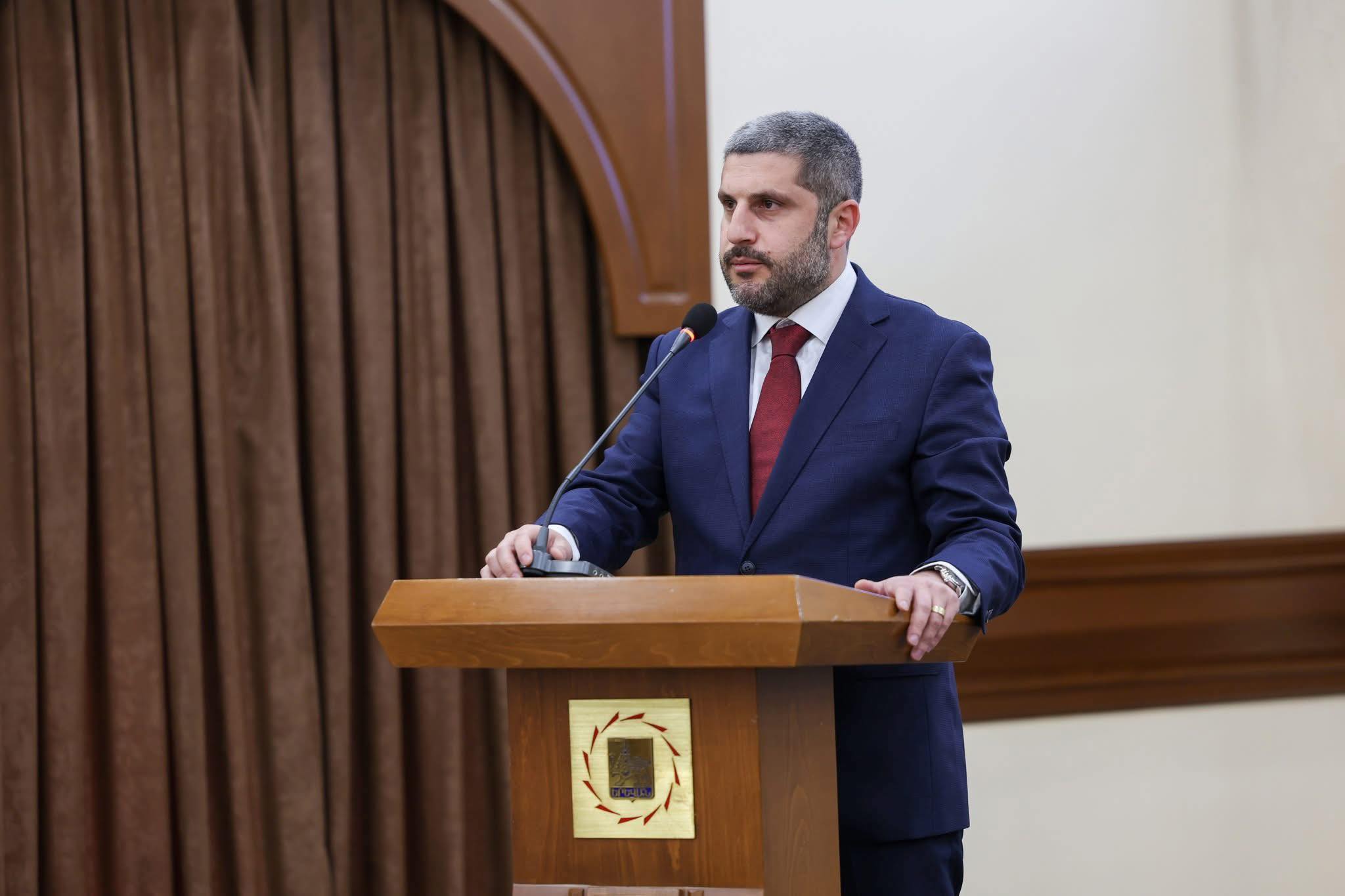 Մի տրվեք մանիպուլյացիաներին, թե բացառապես մեր բարեկարգած հատվածներում է ասֆալտը վնասվում. փոխքաղաքապետ